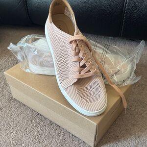NWT Lucky Brand Blush Knit Women's size 10 Sneakers